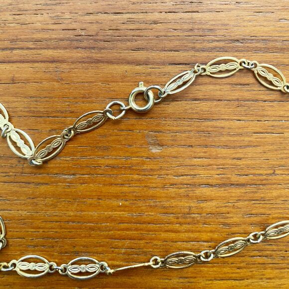 Vintage Gold Oval Link Chain Opera Length Necklace with Spring Ring Clasp - Picture 4 of 5